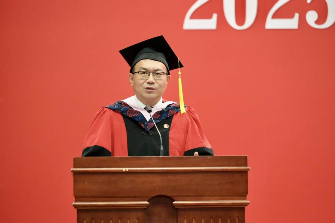 尹飛院長(zhǎng)發(fā)言